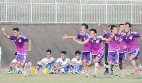 Xác định 2 đội vào chung kết giải vô địch bóng đá tỉnh 2015